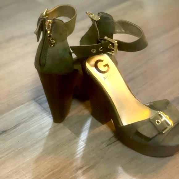 Guess - Picture 3 of 3